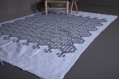 vintage Moroccan kilim rug – 6.2 x 9.1 feet – handmade Berber rug in white and black