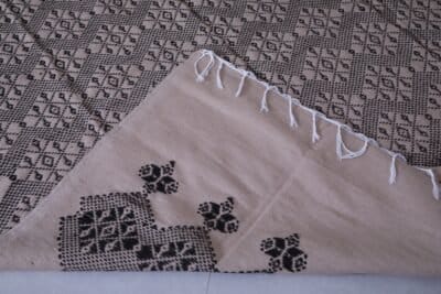 Handwoven Moroccan Kilim Rug Blanket - Beige and Black - Image 8